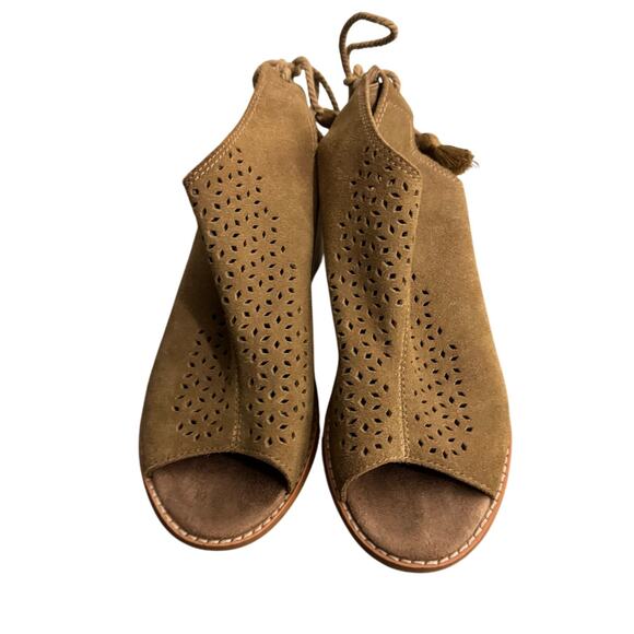 TOMS Elba Leather Heeled Sandal in Toffee Suede Mosiaic Tile - Picture 3 of 5